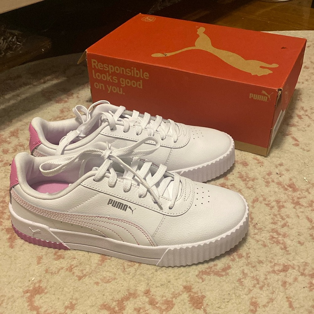 Women’s 9.5 limited edition pink accent puma carina sneaker. Brand new with box